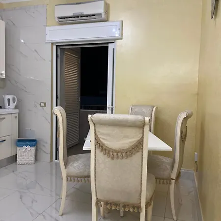 Luxury Adele 아파트